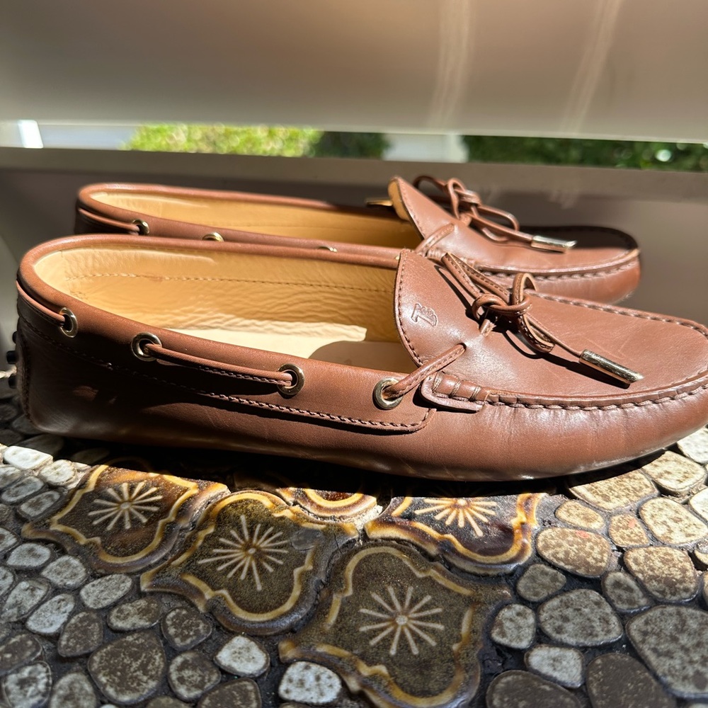 Tod's Classic Brown Leather Loafers - Picture 6 of 7
